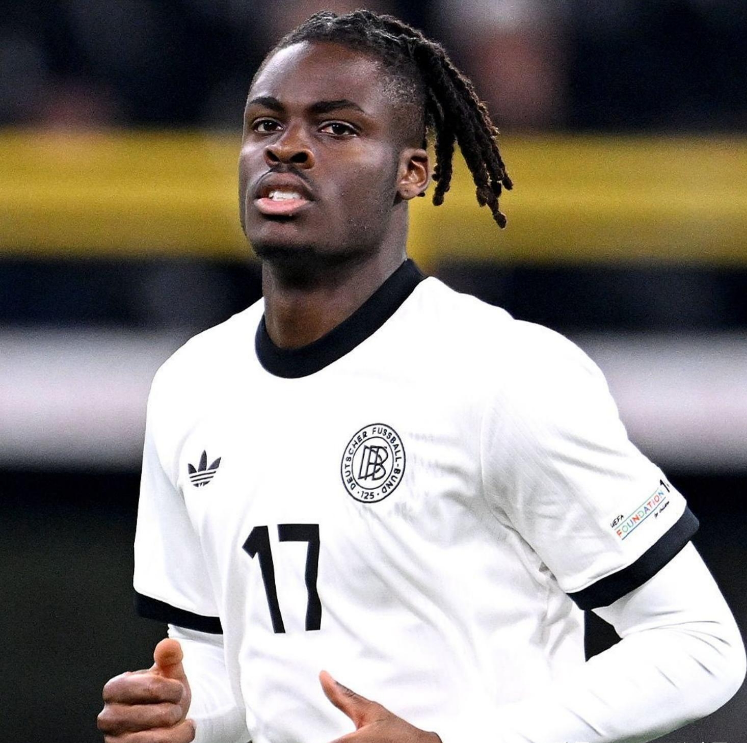 里程碑夜！马赛扳平良机，荷甲转会期刷纪录，气氛紧张，年轻球员得到机会的简单介绍